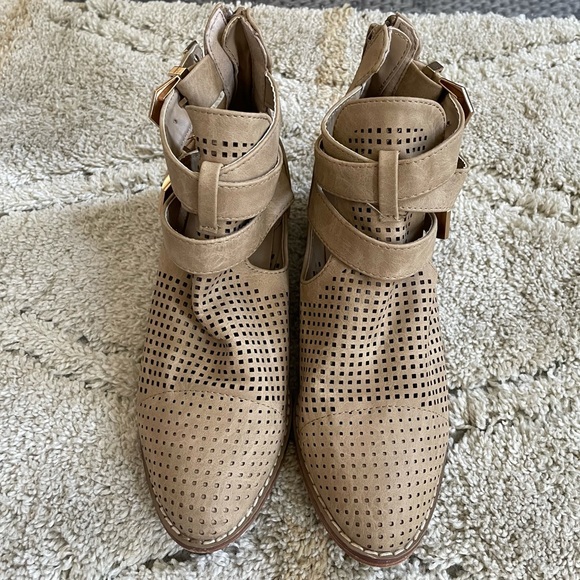 🔴Forever 21 Perforated Cutout Ankle Tan Buckle Booties - Picture 2 of 11